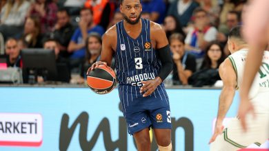 Anadolu Efes müthiş döndü 7 Anadolu Efes, ilk çeyreğini 34-25 geride bitirdiği karşılaşmada Karşıyaka’yı deplasmanda yenerek Türkiye Sigorta Basketbol Süper Ligi’nde 4’te 4 yaptı