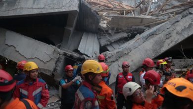 Endonezya’da okul faciası: Yıkılan binanın enkazında 59 kişi kayıp 9 Endonezya’nın Cava Adası’ndaki çok katlı yatılı okulun çökmesi sonrası en az 5 kişi hayatını kaybetti.