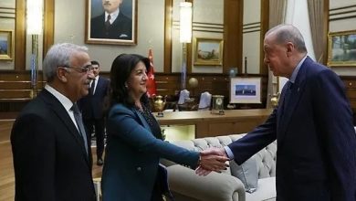 Cumhurbaşkanı Erdoğan, DEM heyetini kabul etti 1 Cumhurbaşkanı Recep Tayyip Erdoğan, “Terörsüz Türkiye” süreci kapsamında DEM Parti İmralı heyetini Cumhurbaşkanlığı Külliyesi’nde kabul etti.