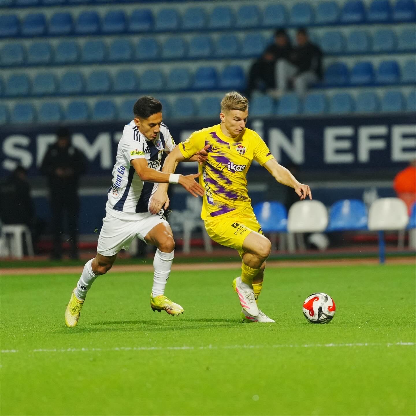 Eyüpspor 5 hafta sonra 1 Trendyol Süper Lig’de teknik direktörlüğe Selçuk Şahin’in yerine Orhan Ak’ı getiren Eyüpspor, Kasımpaşa’yı yenerek 5 maç sonra galibiyetle tanıştı