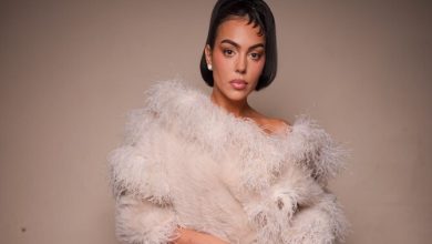 Georgina Rodríguez’in beyaz takımına hamilelik iddiası 52 Cristiano Ronaldo’nun nişanlısı Georgina Rodríguez, Paris Moda Haftası’ndaki beyaz kombiniyle dikkat çekti.