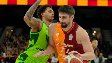 Galatasaray'dan Tofaş'a ders 8 Galatasaray, Türkiye Sigorta Basketbol Süper Ligi'nde ilk hafta Fenerbahçe'yi yenen Tofaş'ı evine eli boş gönderdi
