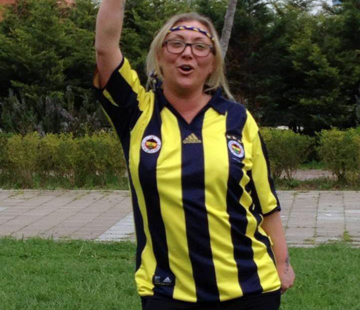 Güllü'nün ölümünde yeni gelişme 1 Şüpheli şekilde hayatını kaybeden şarkıcı Güllü ile ilgili dosya Sulh Ceza Mahkemesi'ne sevk edildi ve dosyaya kısıtlama getirildi