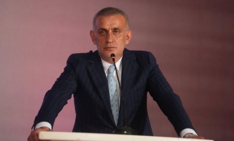 PFDK'dan hakemlere ceza çıktı 14 PFDK, bahis oynayan hakemlere hak mahrumiyeti cezası verirken Zorbay Küçük konusunda ise incelemenin devamı kararı aldı