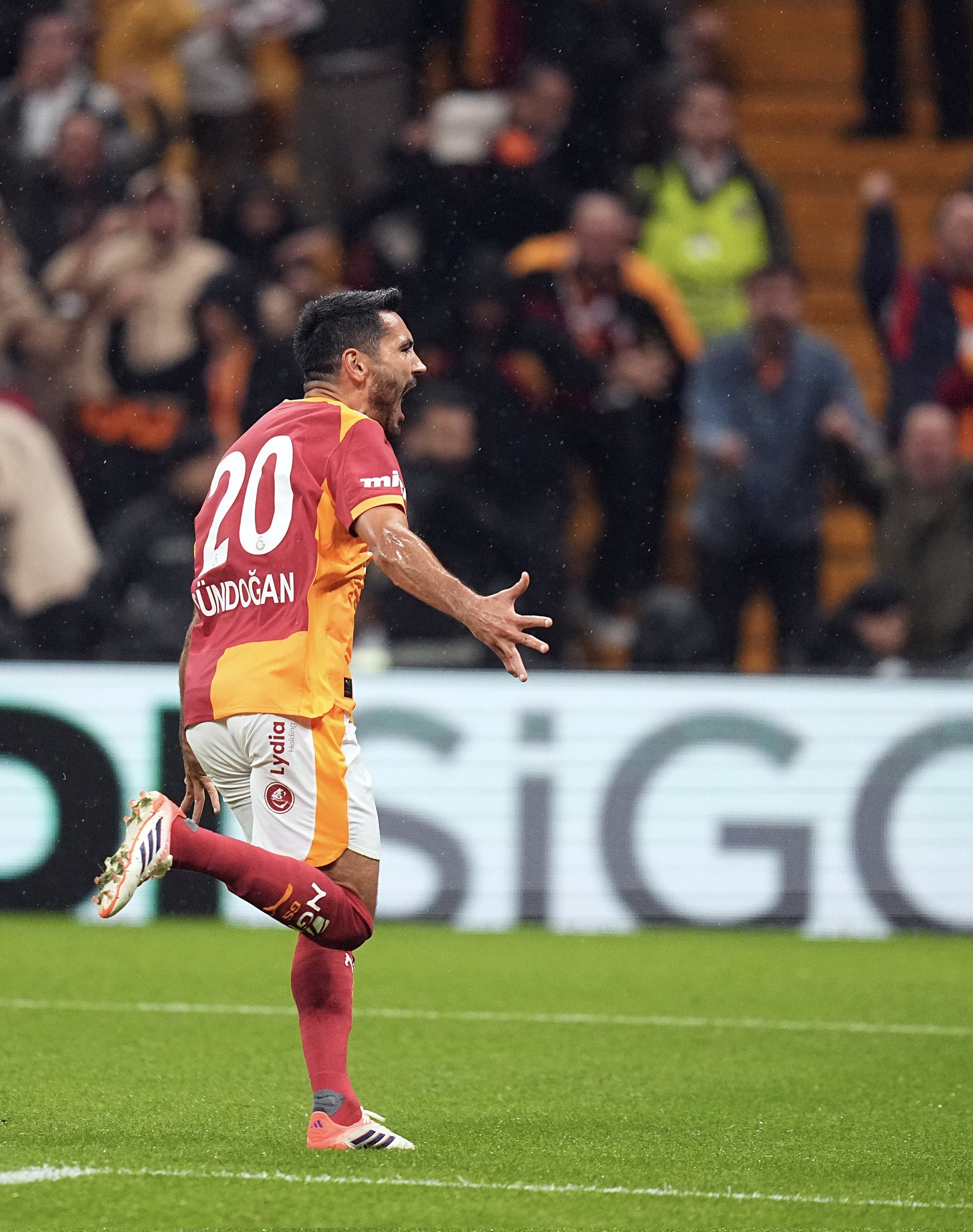 Galatasaray’da İlkay Gündoğan şoku! 1 Galatasaray’ın son antrenmanında sakatlanan İlkay Gündoğan, 3 hafta ile 2 ay arası sahalardan uzak kalacak