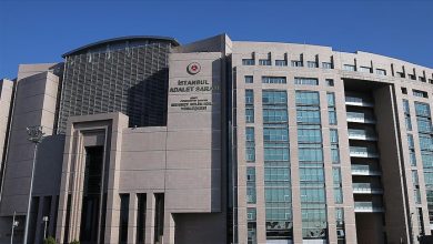 İrem Derici, Simge Sağın ve Dilan Polat gözaltına alındı 3 İstanbul Cumhuriyet Başsavcılığı’nın yürüttüğü soruşturma kapsamında aralarında İrem Derici, Simge Sağın ve Dilan–Engin Polat çiftinin de bulunduğu 19 kişi gözaltına alındı. Ünlü isimler, ifadelerinin ardından serbest bırakıldı