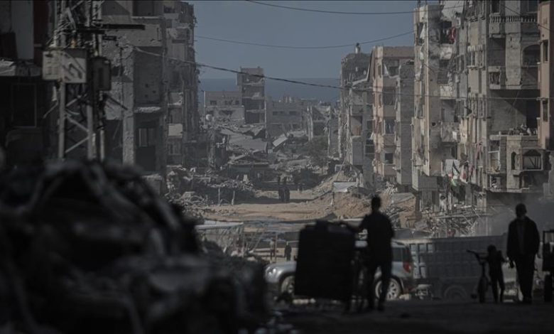 İsrail ordusu, Gazze’ye düzenlenen yoğun hava saldırılarında çoğu kadın ve çocuk en az 81 kişinin öldüğünü açıkladı.