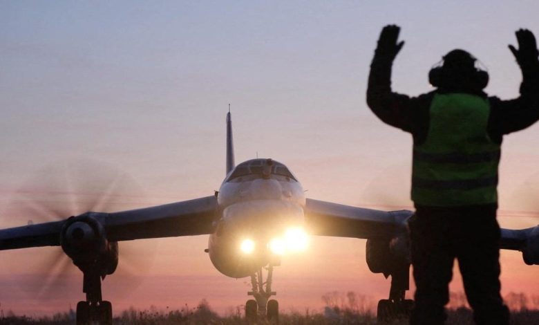 Rusya’ya ait Tu-95 ve Su-35 savaş uçaklarının Japon Denizi üzerinde ülke sınırına yaklaşması üzerine Japonya, tedbir amacıyla askeri jetlerini havalandırdı.