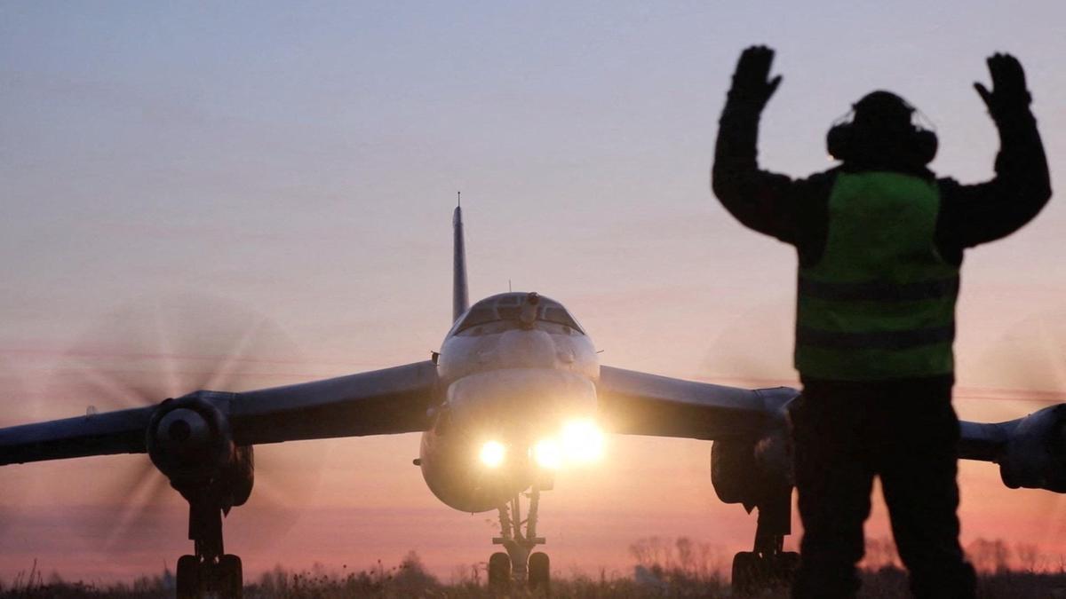 Japonya-Rusya hattında hava sahası gerilimi 1 Rusya’ya ait Tu-95 ve Su-35 savaş uçaklarının Japon Denizi üzerinde ülke sınırına yaklaşması üzerine Japonya, tedbir amacıyla askeri jetlerini havalandırdı.