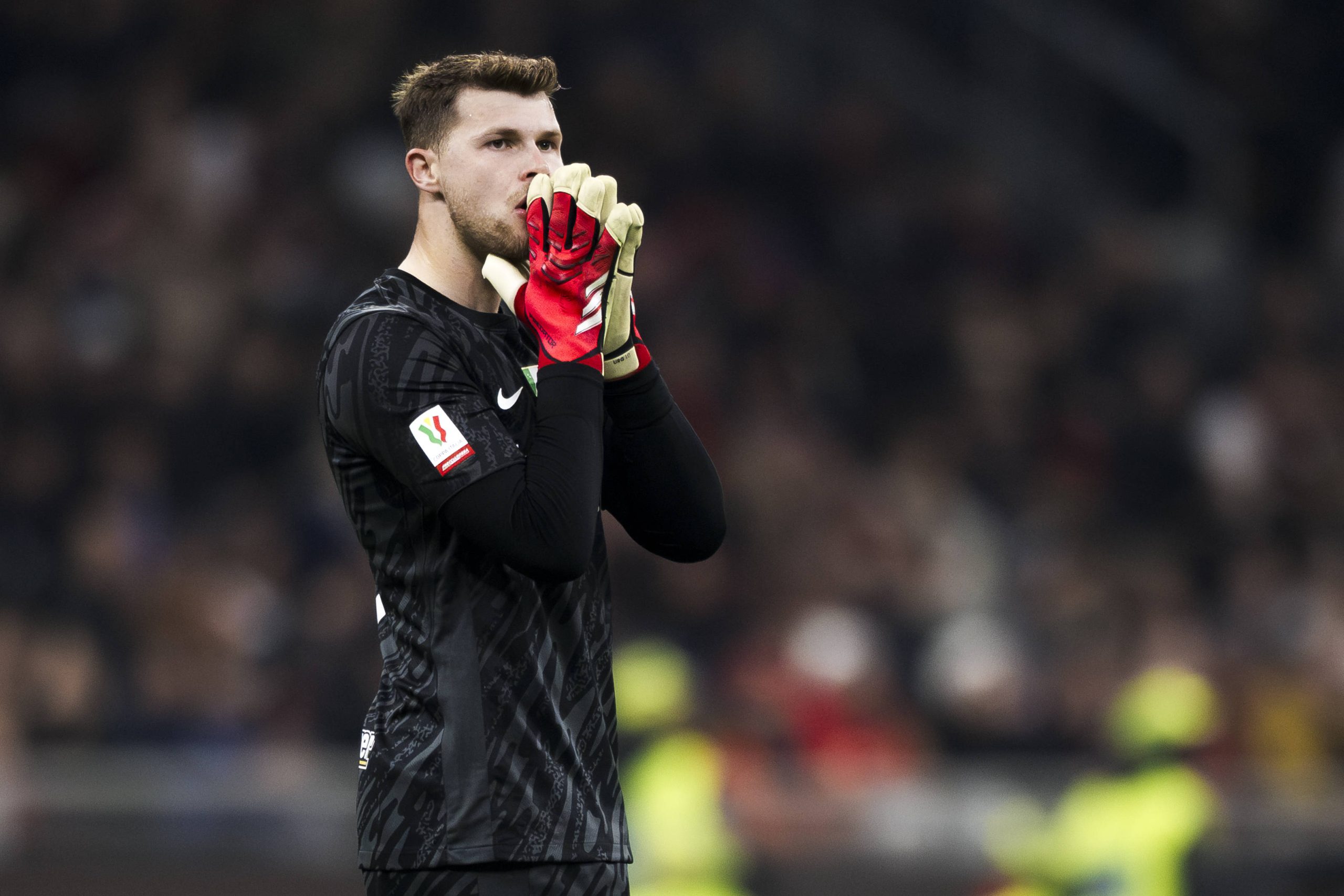 Inter'de talihsiz kaza 1 Inter'de forma giyen 27 yaşındaki İspanyol kaleci Josep Martinez'in aracıyla çarptığı 81 yaşındaki tekerlekli sandalyeli yaşlı adam hayatını kaybetti