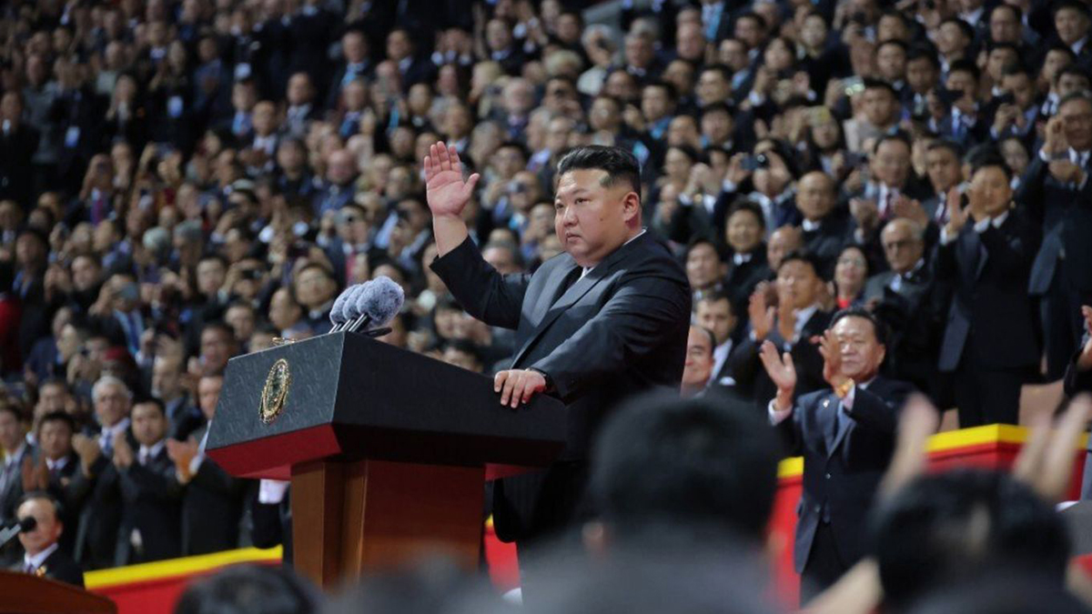 Kuzey Kore’den 80. yıl gövde gösterisi 1 Kuzey Kore, iktidardaki Kore İşçi Partisi’nin 80’inci kuruluş yıl dönümünü başkent Pyongyang’daki görkemli bir askeri geçit töreniyle kutladı.