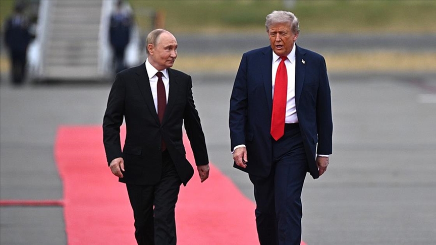 Lavrov: Putin-Trump zirvesi için top ABD’de 1 Rusya Dışişleri Bakanı Sergey Lavrov, Devlet Başkanı Vladimir Putin ile ABD Başkanı Donald Trump arasında planlanan zirve