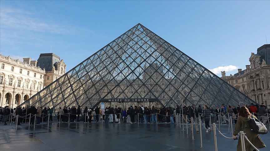 Louvre Müzesi yeniden açıldı 1 louvre muzesi yeniden acildi