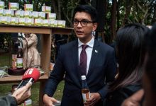 Madagaskar’da artan protestoların ardından Cumhurbaşkanı Andry Rajoelina, halka seslenmesi beklenen canlı yayın öncesi bir Fransa askeri uçağıyla ülkeden ayrıldı.