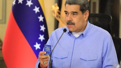 Maduro’dan sert tepki: ABD yeni bir savaş uyduruyor 1 Venezuela Devlet Başkanı Nicolás Maduro, ABD’nin Karayipler’e dünyanın en büyük savaş gemisini göndermesini “savaş provokasyonu” olarak nitelendirdi.