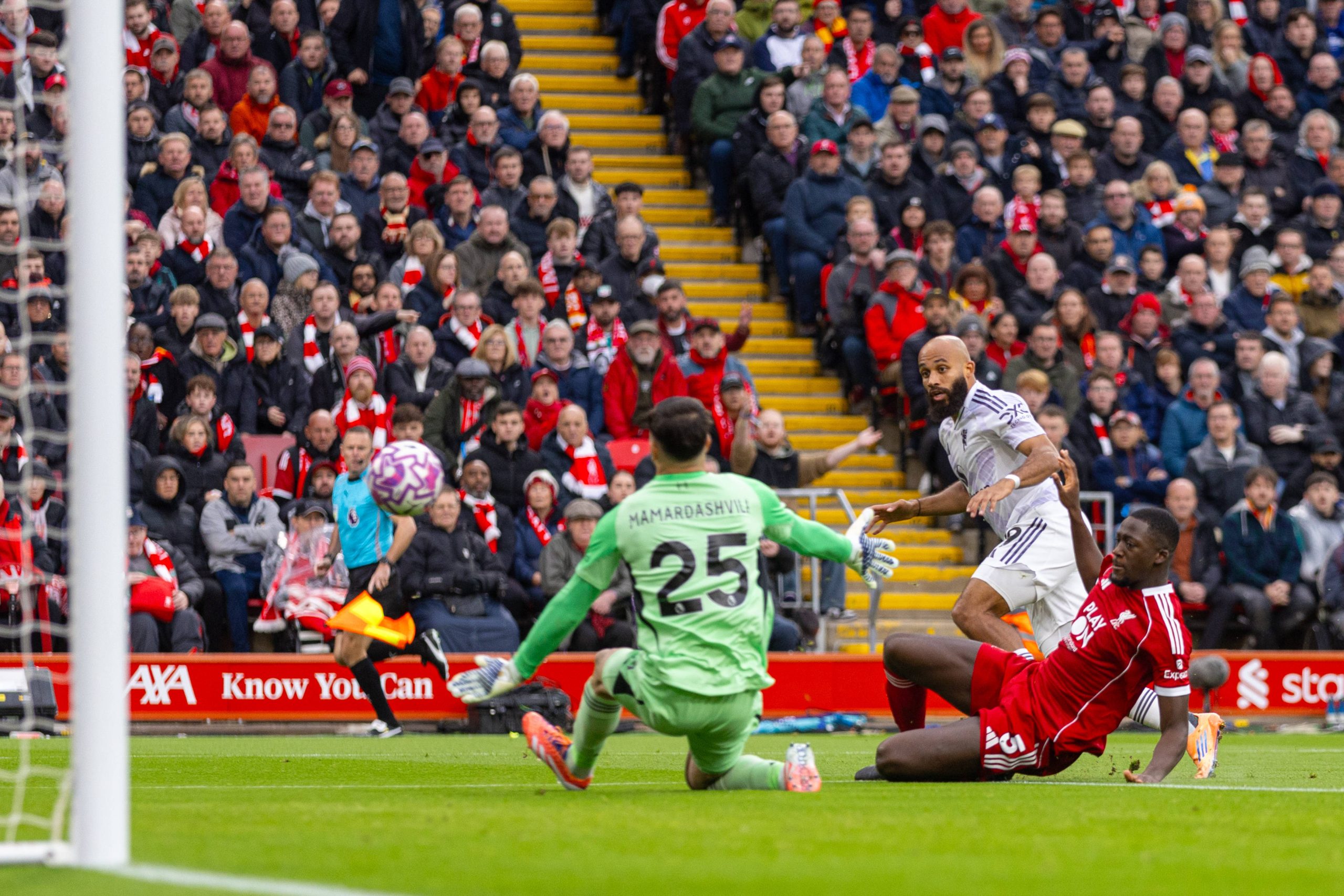 Manchester United’dan Liverpool’a soğuk duş 1 İngiltere Premier Lig’de Manchester United, 62. saniyede Bryan Mbeumo’nun golüyle öne geçtiği Liverpool deplasmanında 2-1 galip geldi