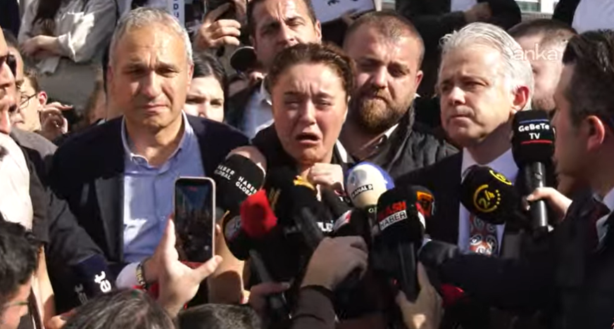 Ahmet Minguzzi davasında şok karar! 1 Mahkeme heyeti, Ahmet Minguzzi’yi bıçaklayan ve tekmeleyen iki sanığa 24 yıl hapis cezası, diğer iki sanık hakkında beraat ve tahliye kararı verdi