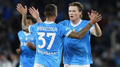 Napoli, Inter’i dağıttı 1 İtalya Ligi’nde son şampiyon Napoli, Inter’i 3-1 yenerek zirveyi tamamen karıştırdı