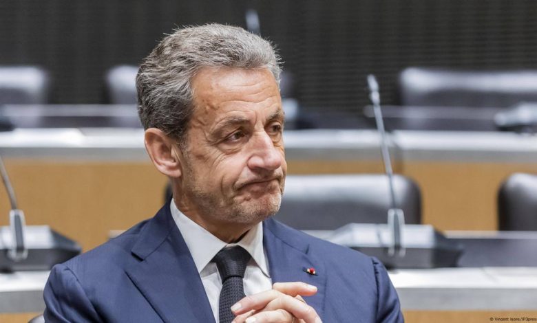 Nicolas Sarkozy (70), Yargıtay’ı andıran üst mahkeme süreçlerinin ardından hakkında verilen 5 yıllık hapis cezasını çekmek üzere 21 Ekim tarihinde Paris’teki La Santé cezaevine teslim olacak.