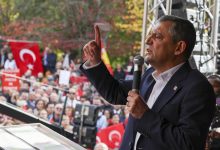 Özgür Özel, Brüksel’de düzenlenen mitingde Avrupa’daki gençlere seslenerek siyasetten uzak durmamaları çağrısında bulundu