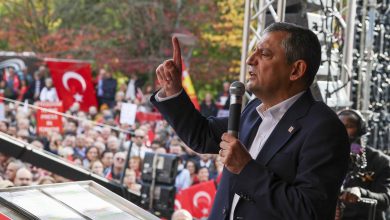 Özgür Özel’den Avrupa’daki gençlere çağrı 1 Özgür Özel, Brüksel’de düzenlenen mitingde Avrupa’daki gençlere seslenerek siyasetten uzak durmamaları çağrısında bulundu