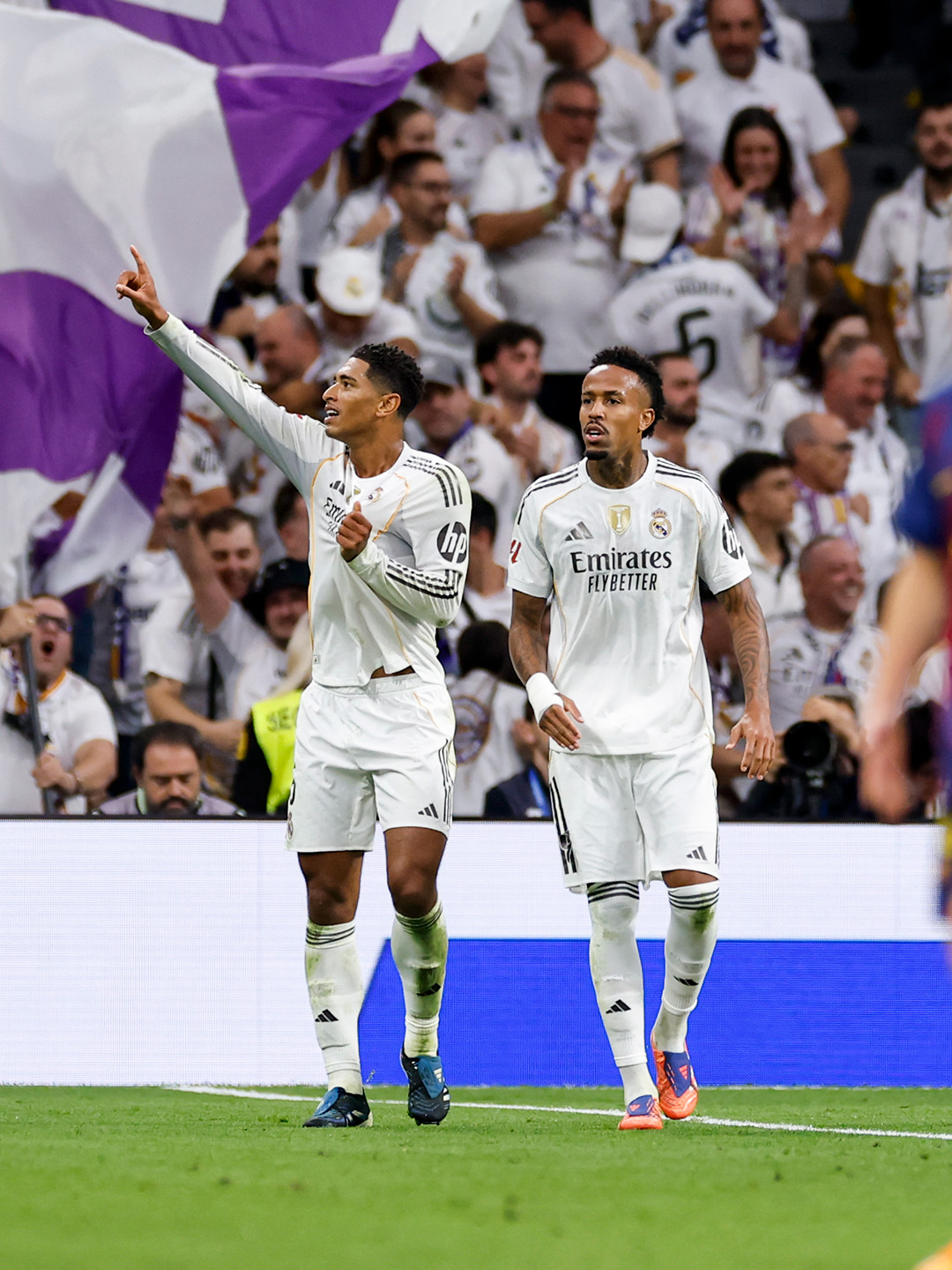 El Clasico, Real Madrid’in 1 İspanya Ligi’nde El Clasico derbisinde lider Real Madrid, ezeli rakibi Barcelona’yı 2-1 yenerek puan farkını beşe yükseltti