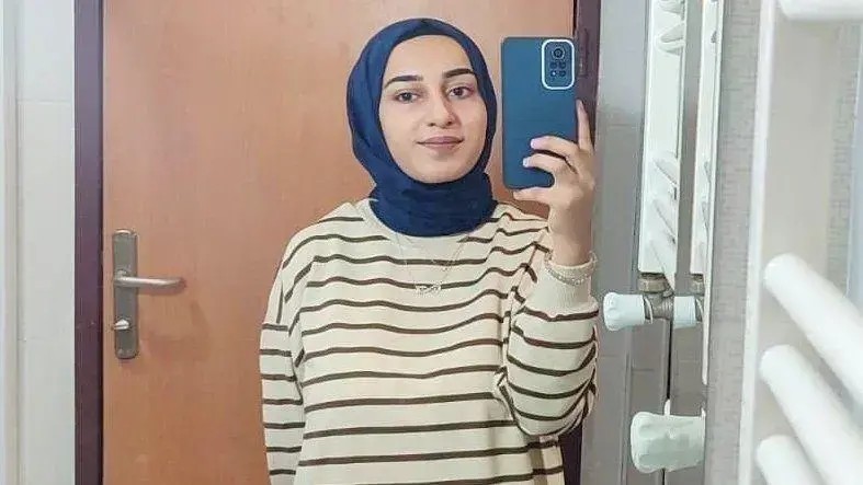 Rojin Kabaiş’in ölümünde çarpıcı gelişme 1 Van Gölü kıyısında cansız bedeni bulunan 21 yaşındaki üniversite öğrencisi Rojin Kabaiş’in vücudunda iki farklı erkeğe ait DNA izleri bulundu.