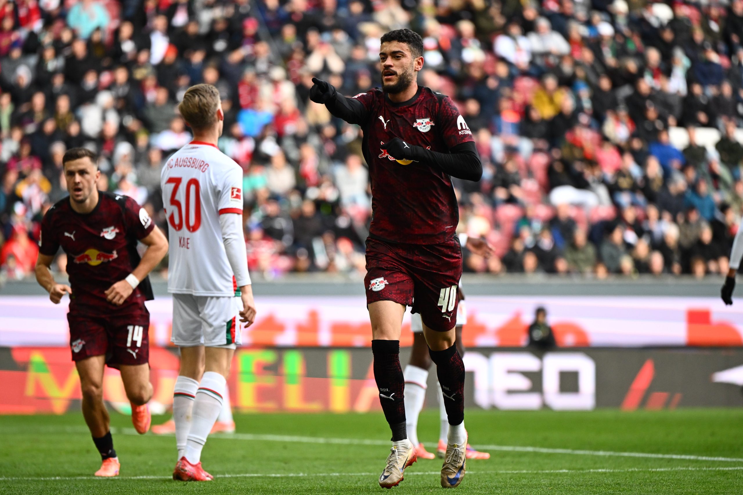 Almanya Ligi'ne Romulo damgası 1 Almanya Ligi'nde Leipzig'in Augsburg deplasmanında farklı kazandığı maçta Göztepe'den transfer edilen Romulo 1 gol, 1 asistle oynadı