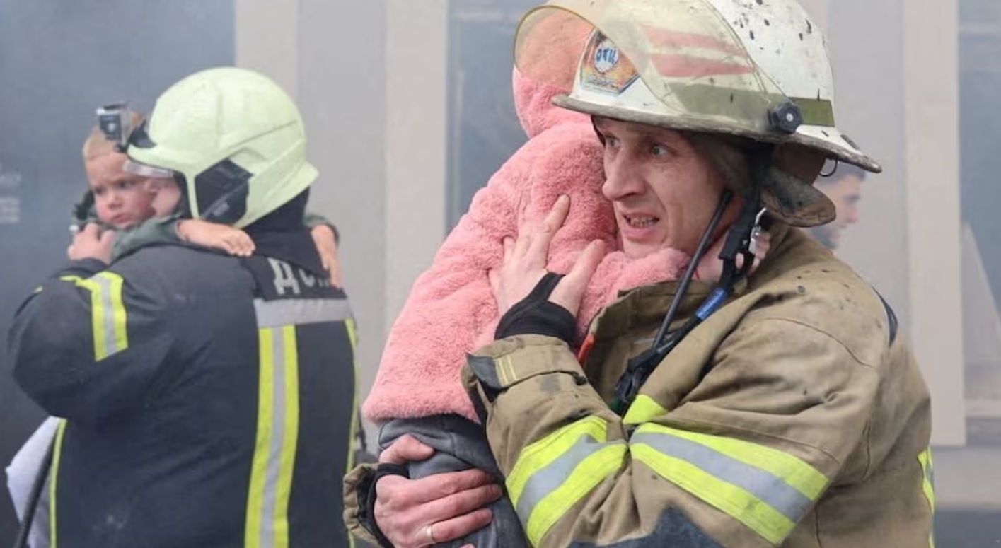 Rus füzeleri Ukrayna’yı vurdu: 7 kişi öldü 1 Rusya’nın Ukrayna’ya düzenlediği yoğun insansız hava aracı ve füze saldırılarında iki çocuk dahil en az yedi kişi hayatını kaybetti