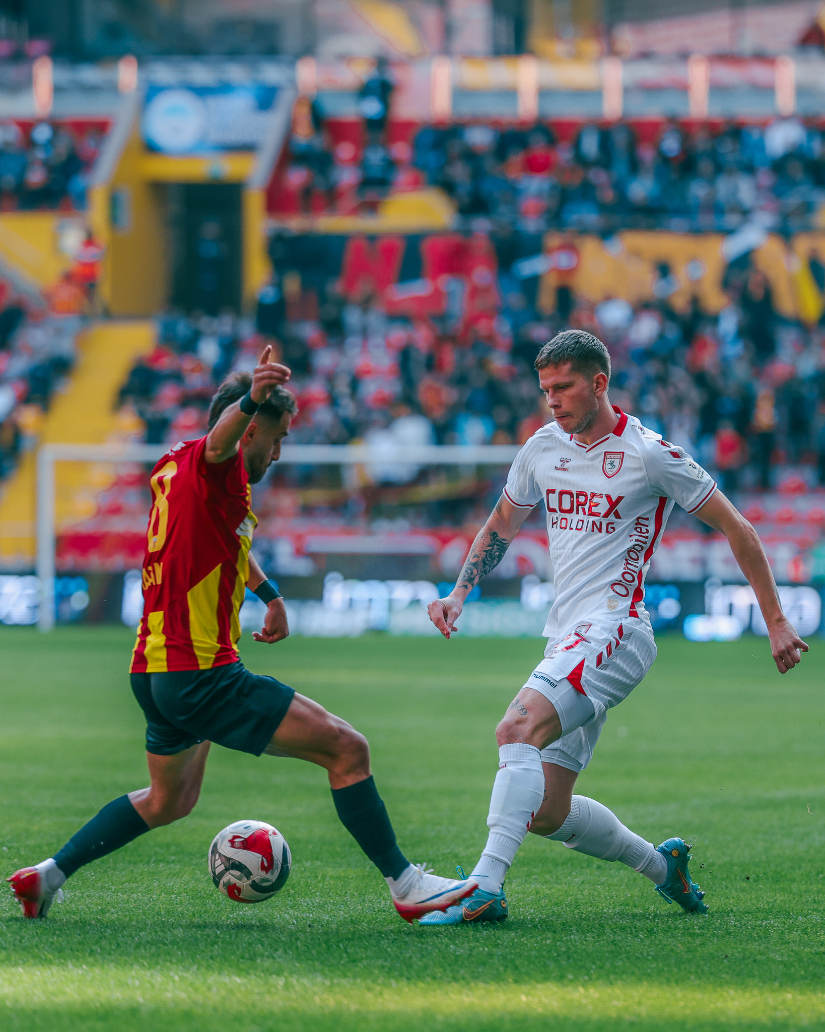 Samsunspor ligde fırtına gibi 1 Trendyol Süper Lig’de Kayserispor deplasmanında 3-1 galip gelen Samsunspor, UEFA Konferans Ligi’nde Dinamo Kiev maçı öncesi moral buldu