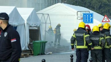 Sırbistan’da terör saldırısı 4 Sırbistan’ın başkenti Belgrad’da, hükümet destekçilerinin kurduğu çadırların bulunduğu parlamento önünde silahlı saldırı meydana geldi