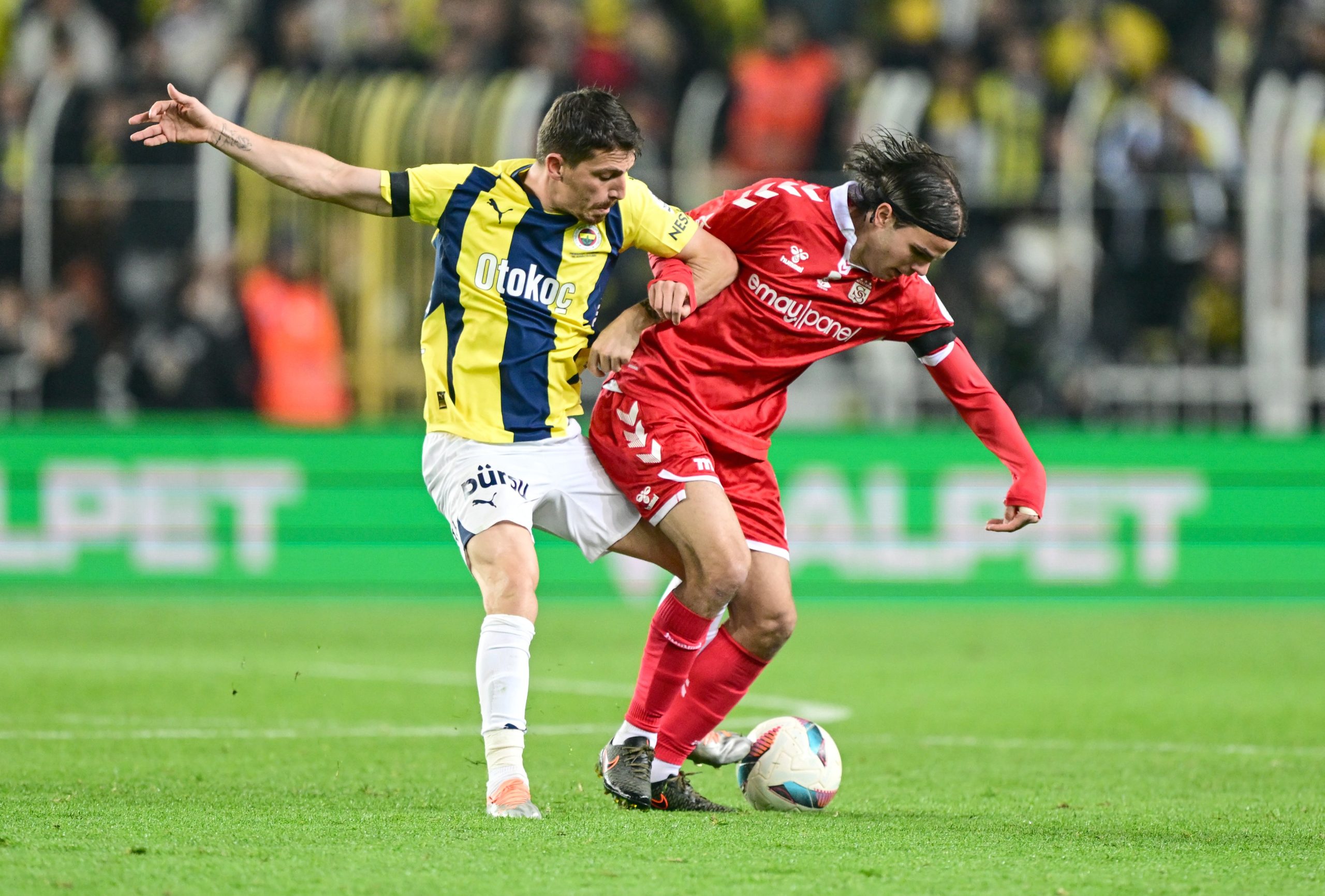 Sivas'ta vergi rekortmeni Yunan! 1 Sivasspor'un Yunan oyuncusu Charilaos Charisis, Sivas'taki iş insanlarını geride bırakarak 2024 yılı vergi rekortmenleri arasında 2. oldu