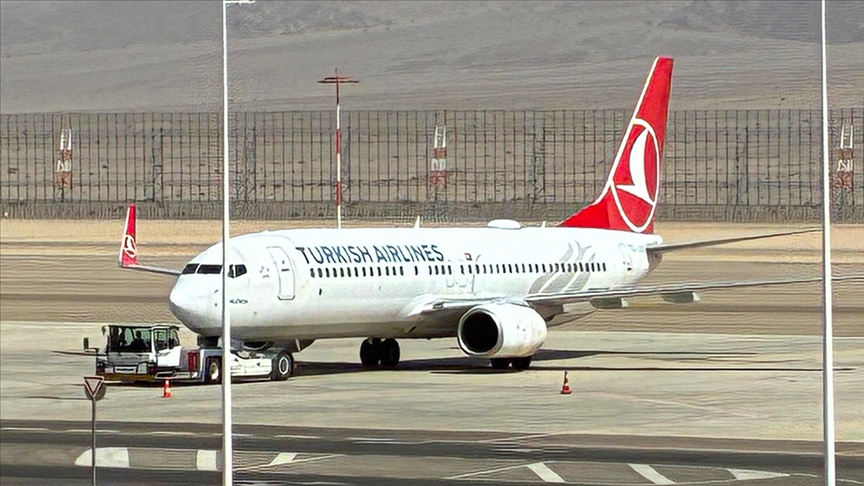 Küresel Sumud Filosu aktivistleri Türkiye’ye getirildi 1 İsrail ordusunun uluslararası sularda alıkoyduğu Küresel Sumud Filosu’nda yer alan aktivistleri taşıyan Türk Hava Yolları (THY) uçağı İstanbul’a ulaştı.