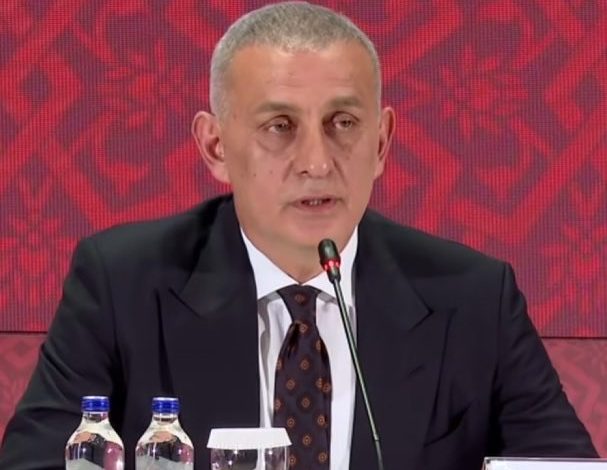 İbrahim Hacıosmanoğlu korkunç gerçeği açıkladı 7 Türkiye Futbol Federasyonu Başkanı İbrahim Hacıosmanoğlu, profesyonel liglerde hakemlerin bahis oynadığının tespit edildiğini ve cezalandırılacaklarını duyurdu