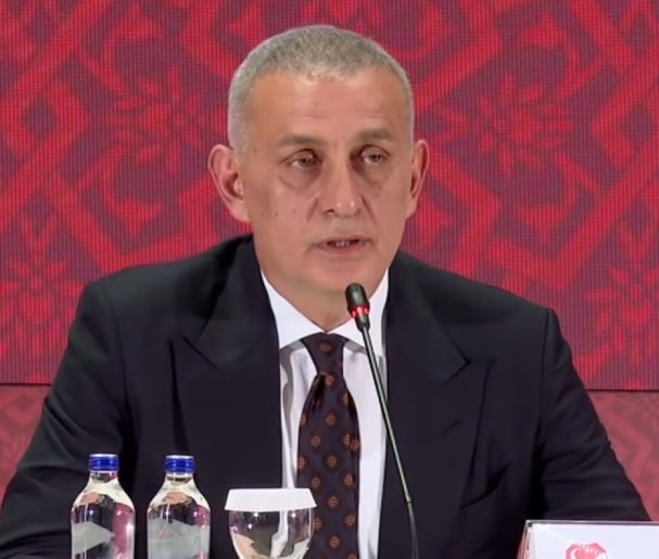 İbrahim Hacıosmanoğlu korkunç gerçeği açıkladı 1 Türkiye Futbol Federasyonu Başkanı İbrahim Hacıosmanoğlu, profesyonel liglerde hakemlerin bahis oynadığının tespit edildiğini ve cezalandırılacaklarını duyurdu