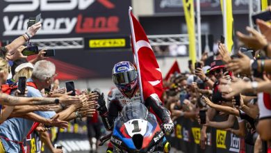 Toprak Razgatlıoğlu şampiyon oldu 8 Milli motosikletçimiz Toprak Razgatlıoğlu, 2025 Dünya Superbike Şampiyonası'nda sezonun 12. ve son ayağı olan İspanya'da kariyerinin üçüncü şampiyonluğunu ilan etti