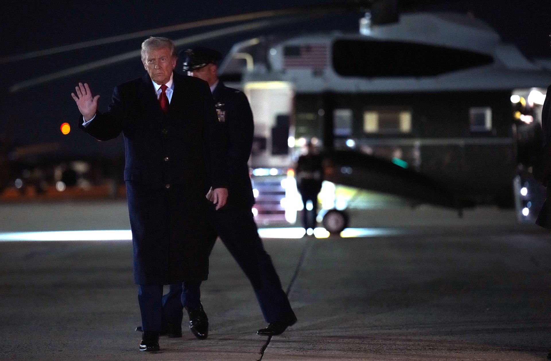 Trump, Asya turuna çıktı 1 ABD Başkanı Donald Trump, Asya turuna Malezya’dan başladı. Trump’ın turunun ana hedefi, Çin Devlet Başkanı Şi Cinping ile Güney Kore’de yapacağı görüşmede ticaret savaşını sona erdirmek.