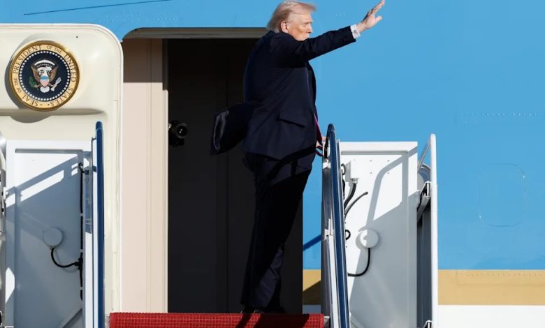 Donald Trump, dolandırıcılık ve kimlik hırsızlığı suçlarından hapis cezası alan eski Temsilciler Meclisi üyesi George Santos’un cezasını affetti.