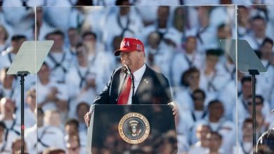 Trump, Venezuela’ya kara saldırısı sinyali verdi 13 Son haftalarda Karayipler’de dört kez “uyuşturucu ile mücadele” gerekçesiyle saldırı düzenleyen ABD, Venezuela açıklarında yeni bir gemiyi hedef aldı.