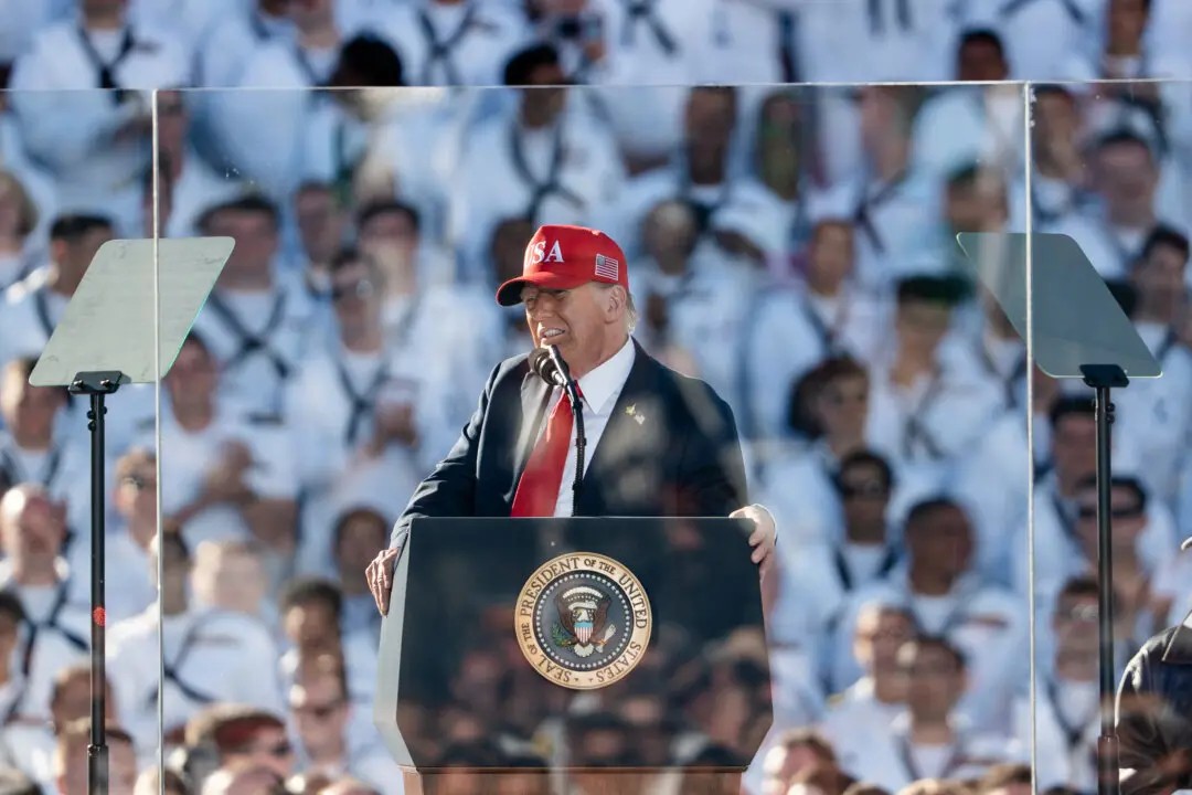 Trump, Venezuela’ya kara saldırısı sinyali verdi 1 Son haftalarda Karayipler’de dört kez “uyuşturucu ile mücadele” gerekçesiyle saldırı düzenleyen ABD, Venezuela açıklarında yeni bir gemiyi hedef aldı.