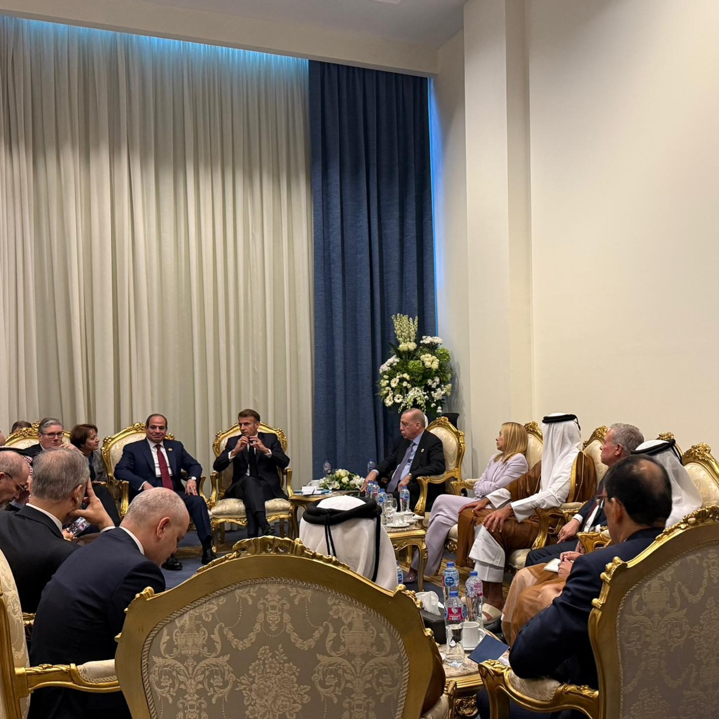 Cumhurbaşkanı Erdoğan dev zirvede