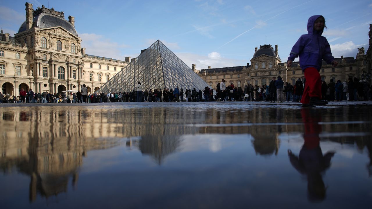 Louvre soyguncusu sosyal medya fenomeni çıktı 2 Louvre