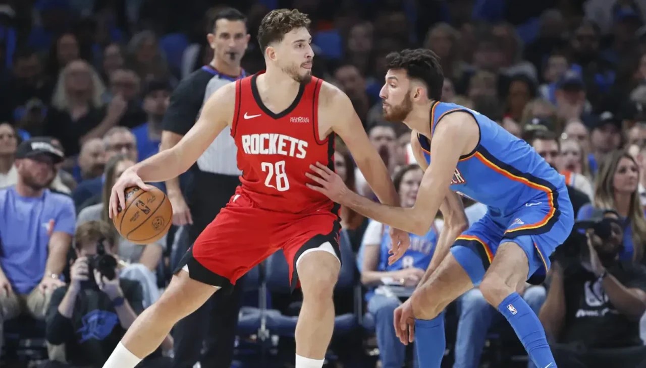 Alperen Şengün şova devam 1 NBA'de Houston, Portland'ı 140-116 yenerek galibiyet serisini 3 maça çıkardı. Alperen Şengün, triple-double'ı 1 asistle kaçırdı