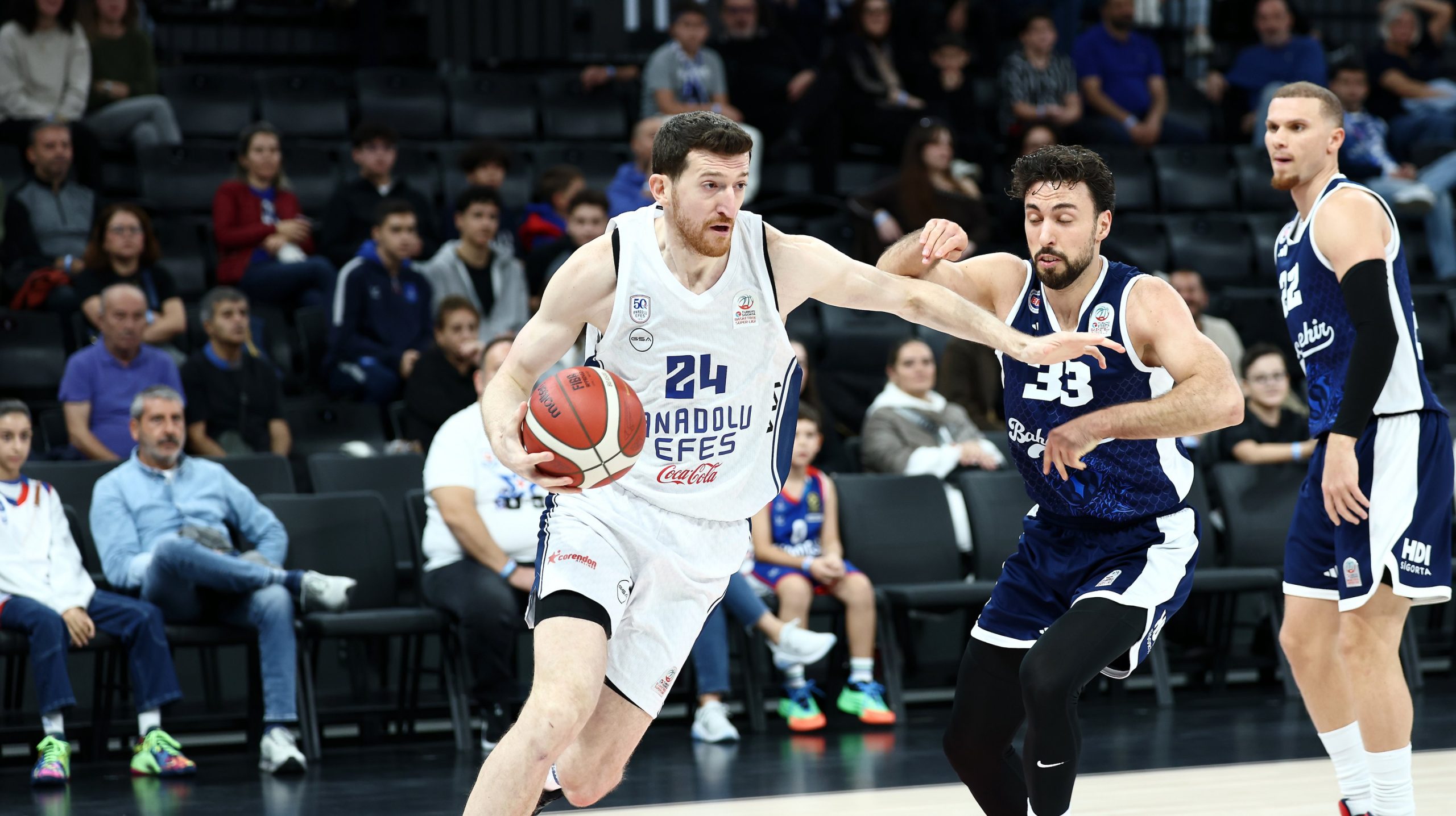 Anadolu Efes’e ikinci şok 1 Türkiye Sigorta Basketbol Süper Ligi’nde geçen hafta Beşiktaş Gain’e kaybeden Anadolu Efes kendi evinde de Bahçeşehir Koleji’ne mağlup oldu