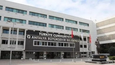 Antalya Büyükşehir Belediyesi soruşturmasında 8. dalga 1 Antalya Büyükşehir Belediyesi’ne yönelik yolsuzluk ve rüşvet soruşturmasında düzenlenen 8’inci dalga operasyonda 8 şüpheli hakkında gözaltı kararı verildi.