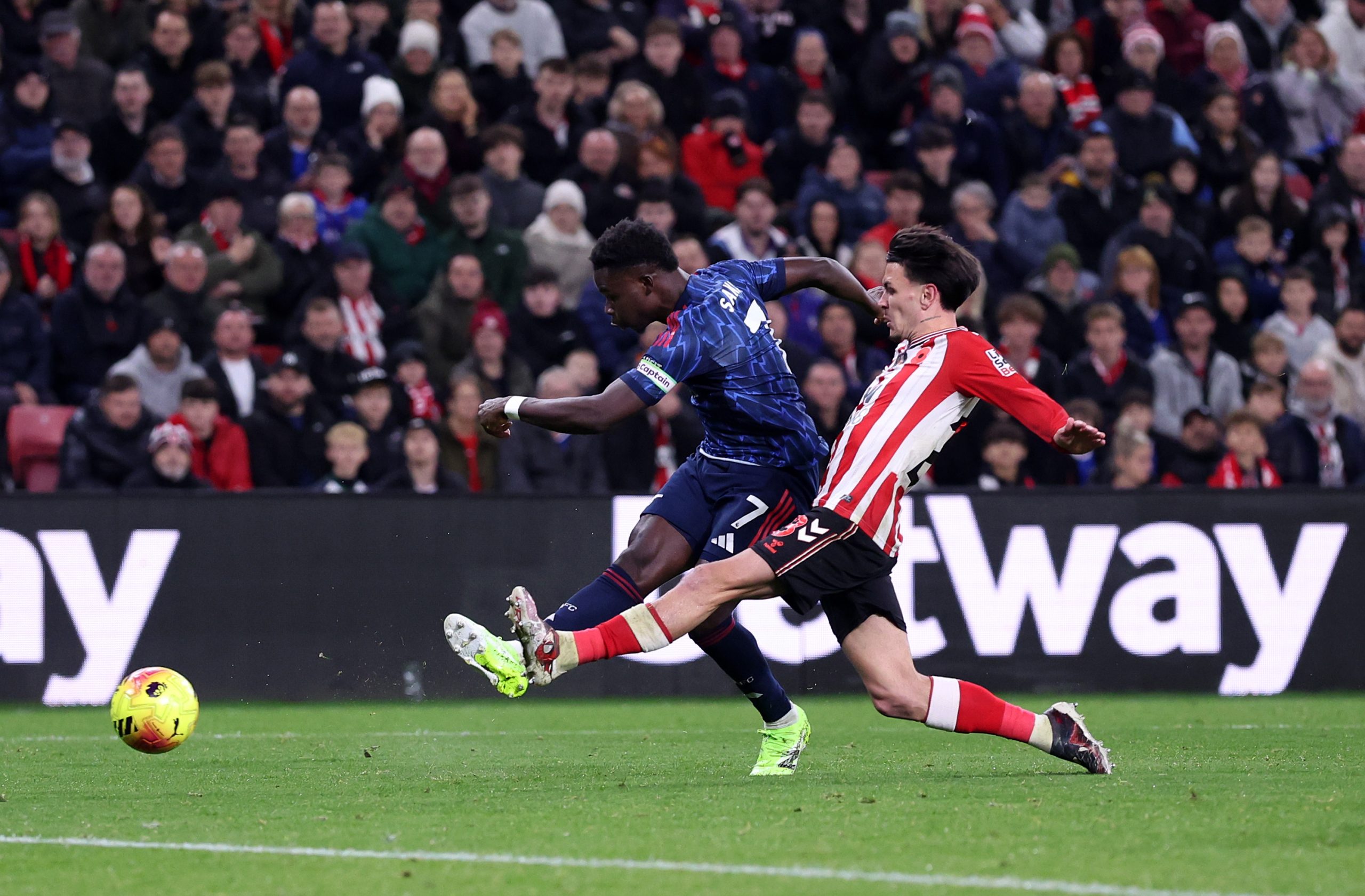 Arsenal bastı gaza giderken… 1 İngiltere Premier Lig’de 1-0 geriye düştüğü Sunderland deplasmanında 2-1 öne geçen Arsenal, 90+4’te Brobbey’in golüyle yıkıldı