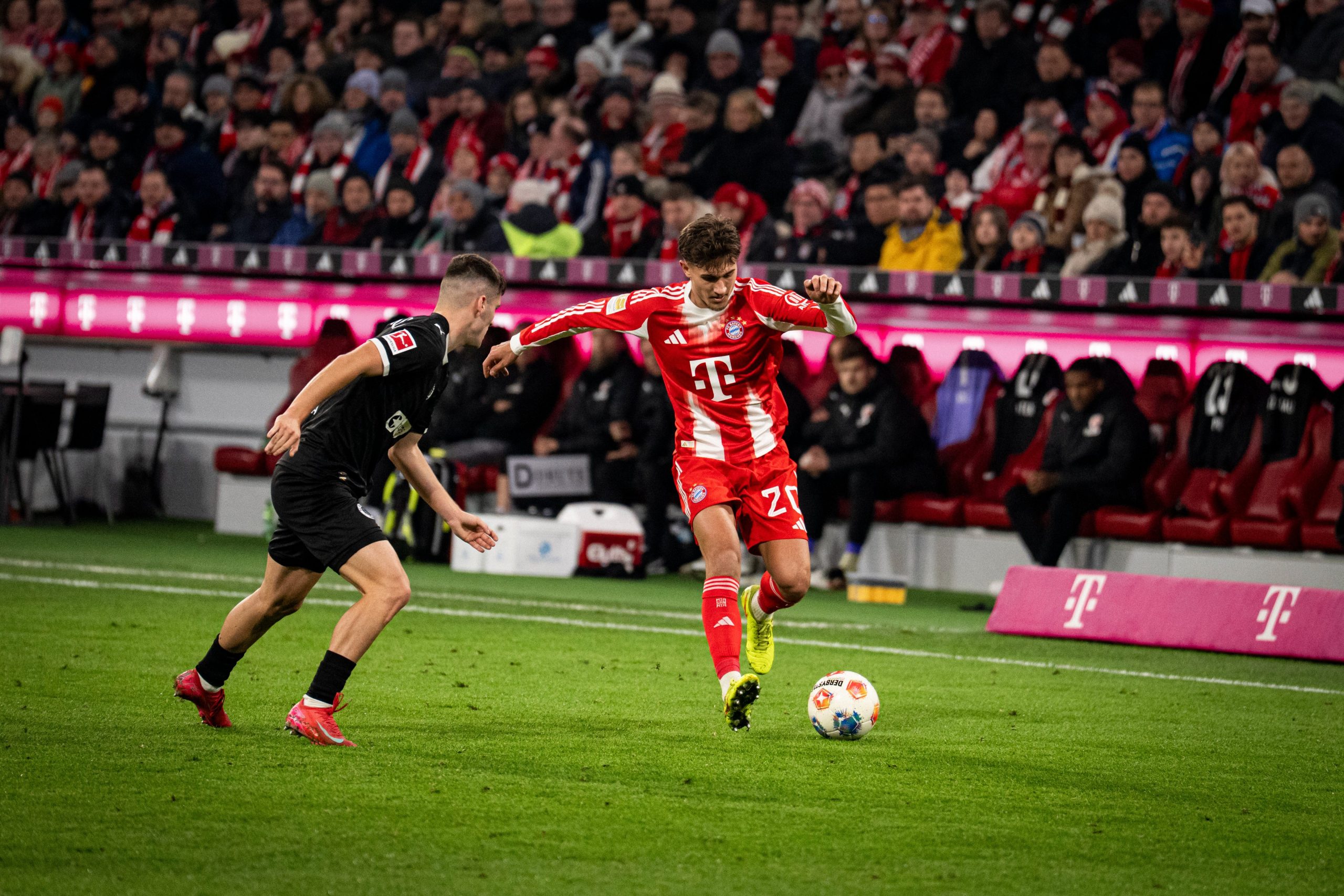 Alman Ligi’nde Bayern Münih kendi evinde, düşme hattındaki, St. Pauli'yi ecel terleri döktüğü maçta son anda yendi