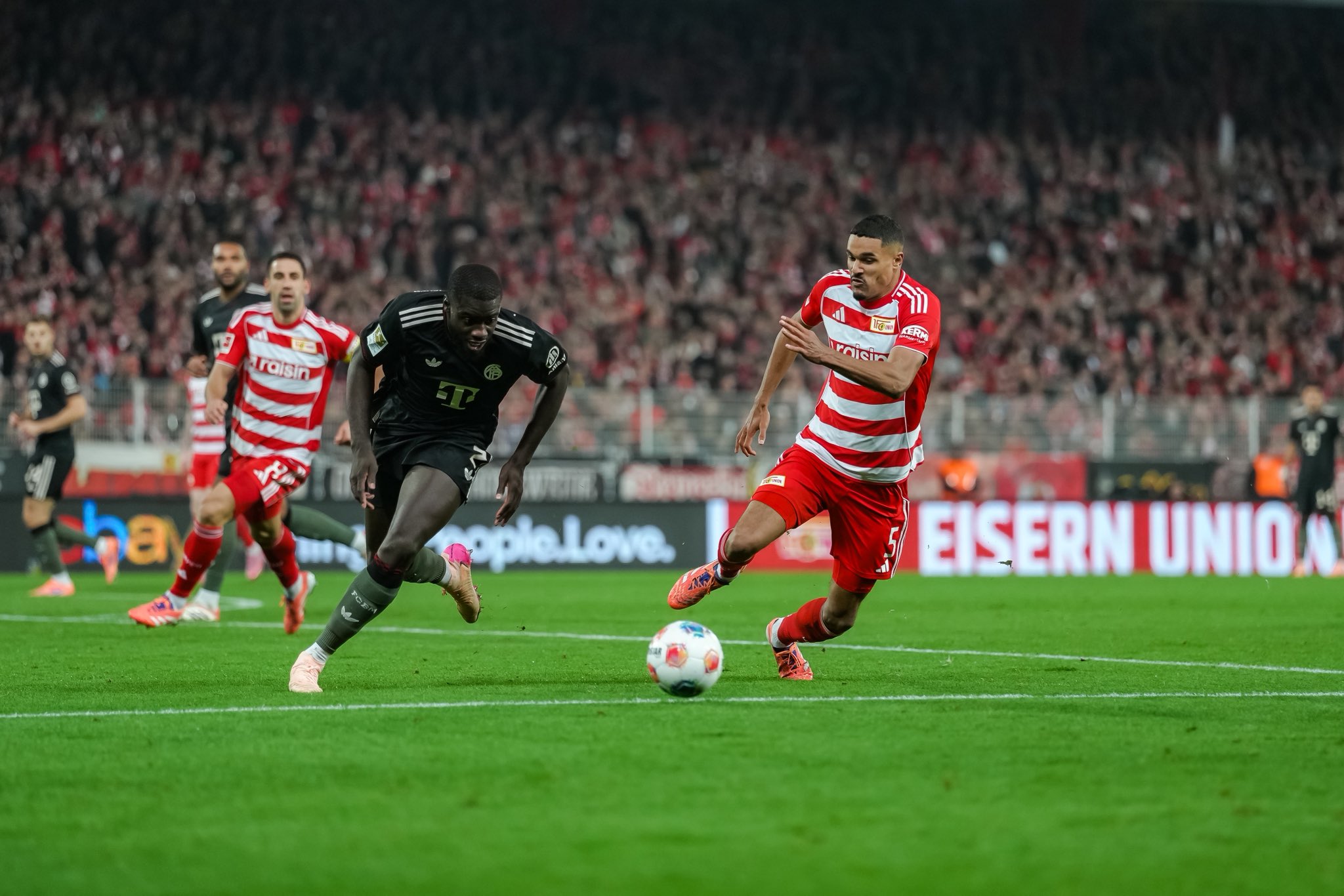 Bu sezon 16 resmi maçını kazanan Bayern Münih, Alman Ligi’nde Union Berlin deplasmanında 2-1 yenilerek büyük şok yaşadı