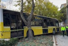 Beşiktaş Yıldız Mahallesi Barbaros Bulvarı’nda, 34 HO 2429 plakalı İETT otobüsünün şoförü Mehmet Cılasın, seyir halindeyken kalp krizi geçirdi.