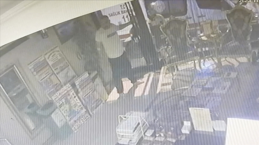 Fatih’te bir otelde konaklayan Böcek ailesinin zehirlenme şüphesiyle hastaneye kaldırıldıktan sonra yaşamını yitirmesine ilişkin yürütülen soruşturmada önemli bir gelişme yaşandı.